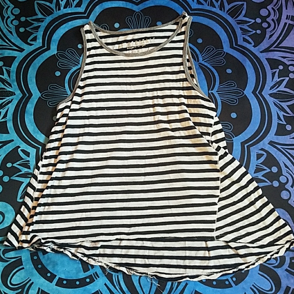 Striped flowy Aero tank- cute 4 summer
